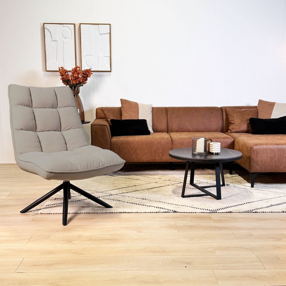 Fauteuils - Scandinavische draaifauteuil taupe bouclé stof 360° draaibaar Yuki - Dimehouse