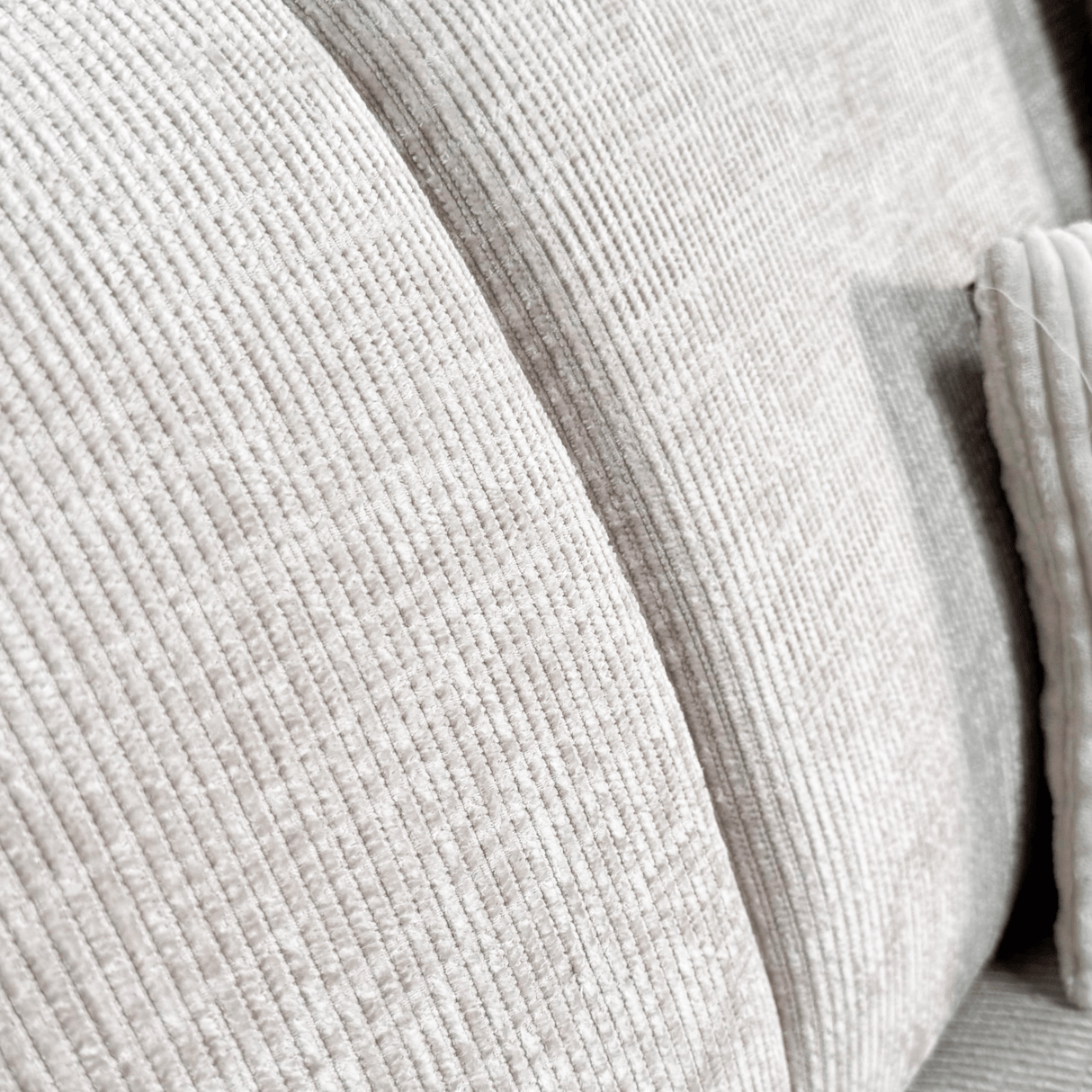 Divano angolare con chaise longue in tessuto ciniglia beige Manon - sinistra