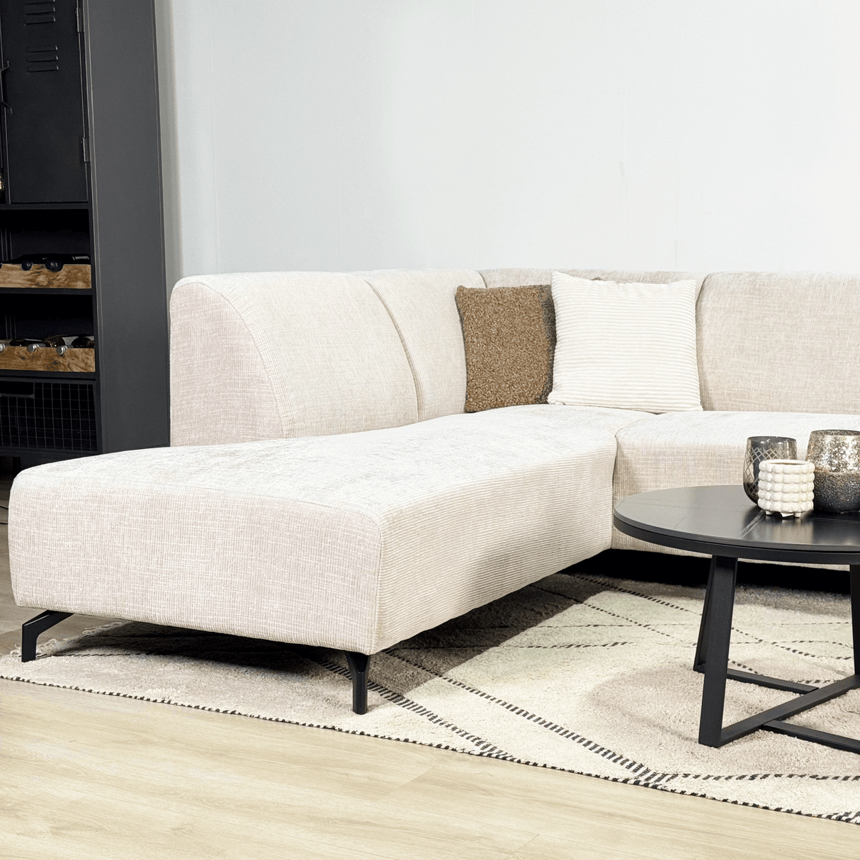 Divano angolare con chaise longue in tessuto ciniglia beige Manon - sinistra