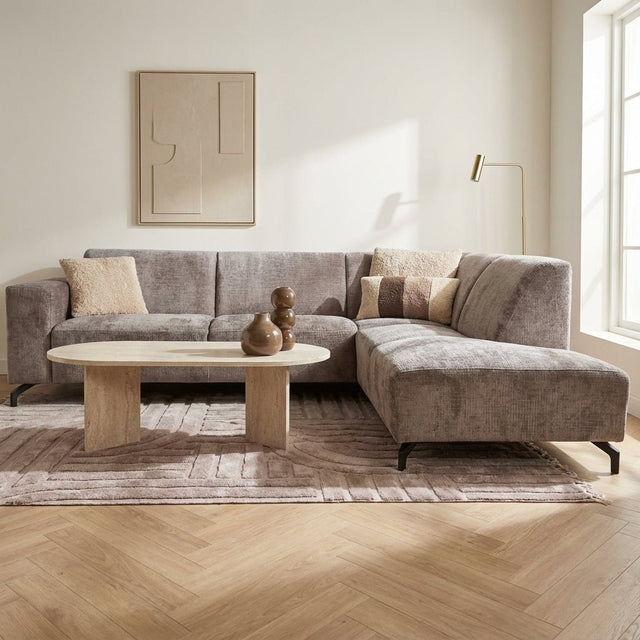 Divano angolare con chaise longue in tessuto ciniglia color talpa Manon: foto d'atmosfera giusta in un interno moderno