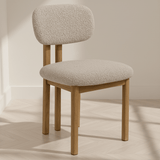Sedia da sala da pranzo Japandi Miyo Bouclé colore sabbia - struttura effetto rovere
