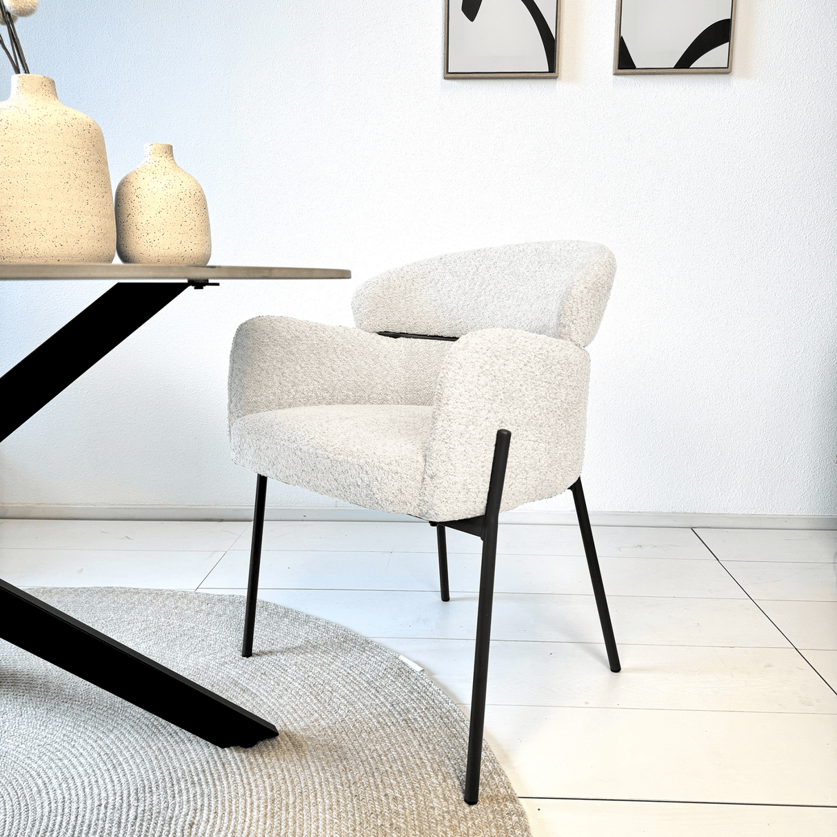 Eetkamerstoelen - Eetkamerstoel Lola Bouclé stof Crème wit met ronde rug en arm - Dimehouse