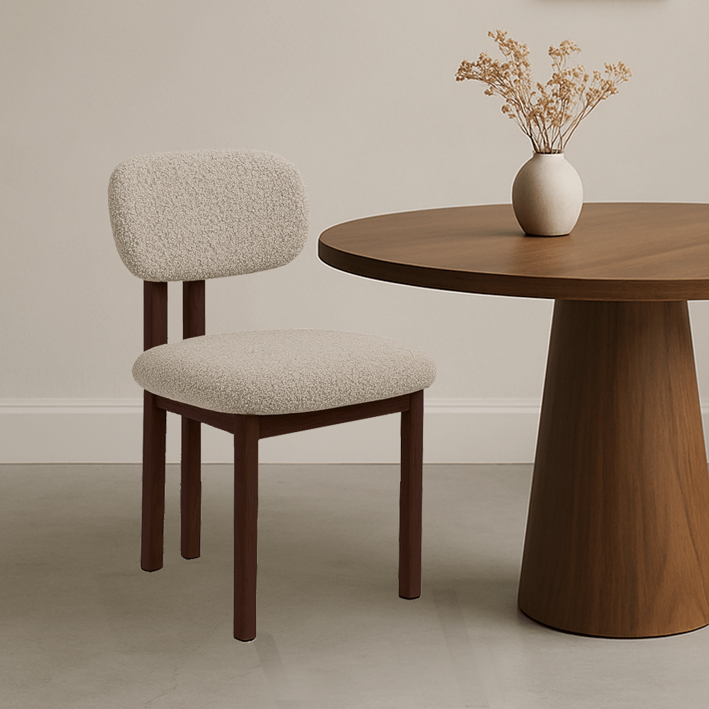 Eetkamerstoelen - Japandi Eetkamerstoel Miyo Bouclé Zandkleur - Walnootlook Frame - Dimehouse