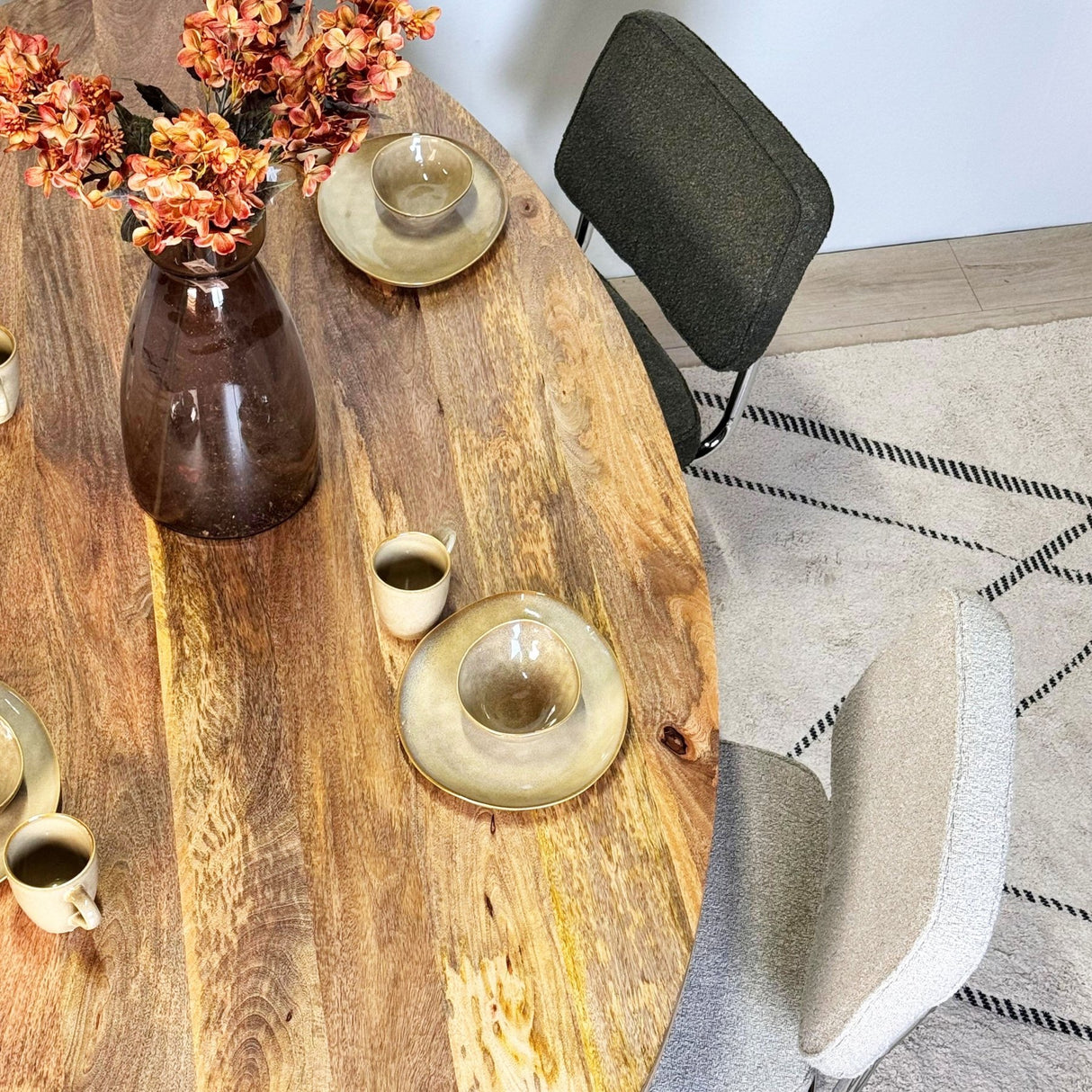 Eetkamerstoelen - Moderne Eetkamerstoel Zandkleur Bouclé Stof Sway - Chrome Frame - Zonder Armleuningen - Dimehouse