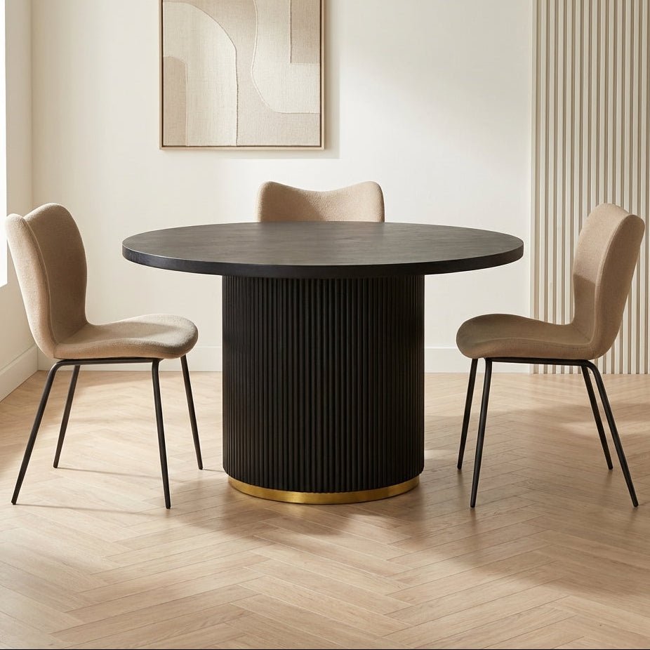 Tavolo da pranzo rotondo Nero Elora Legno di mango con foto atmosferica Golden Detail in interni moderni
