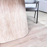 Meubelsets - Complete Meubelset: Lea Eettafel Sintered Stone Marmerlook Travertine - Eiken Frame + 4x Lisa Eetkamerstoelen Bouclé Zwart - Dimehouse