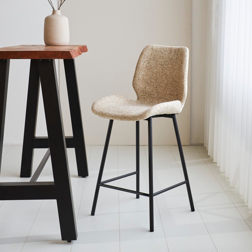 Barkrukken - Beau Barkruk Beige Chenille Stof - 67 cm Zithoogte - Zonder Armleuningen - Dimehouse