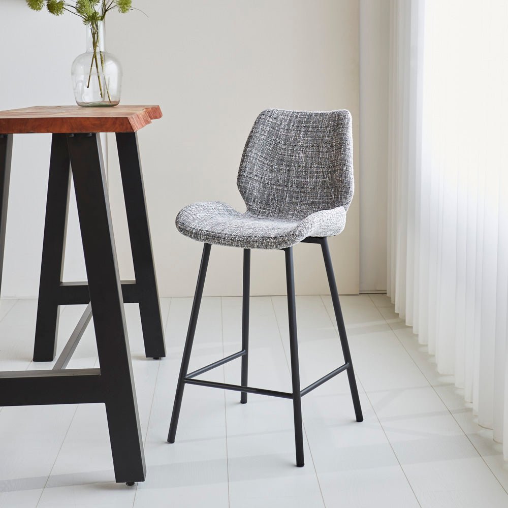 Barkrukken - Beau Barkruk Lichtgrijs Chenille Stof - 67 cm Zithoogte - Zonder Armleuningen - Dimehouse