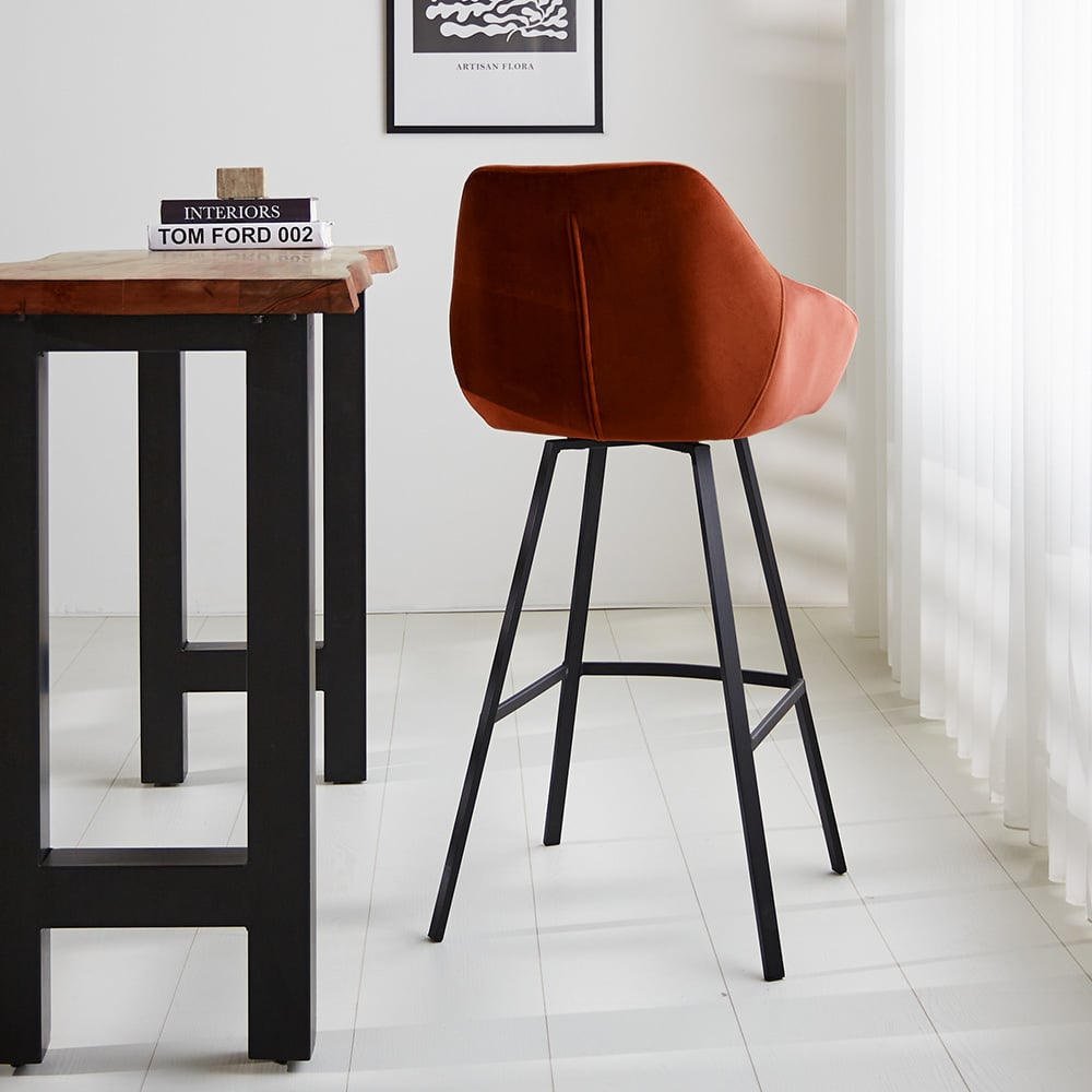 Sgabello da bar Elise Velluto Dimehouse Rust LxWxH 95x59x57 Velvet Foto atmosferica diagonale vista posteriore