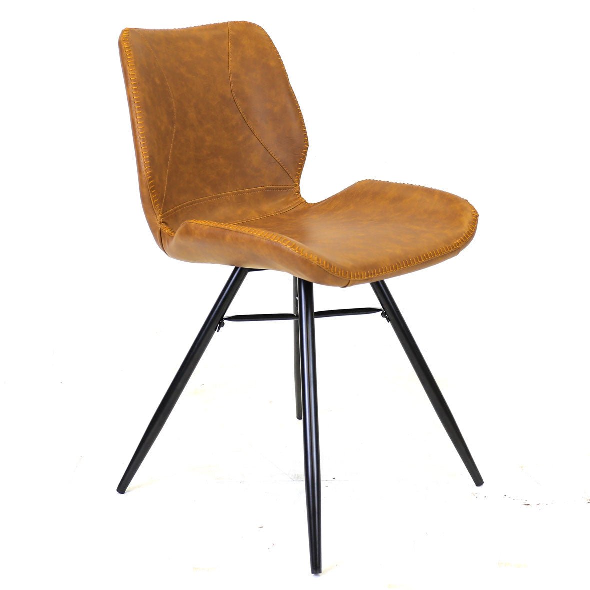 Sedia per sala da pranzo in pelle artificiale Beau Dimehouse Cognac LxPxH 72x68x50 Ecopelle Foto bianca vista diagonale frontale
