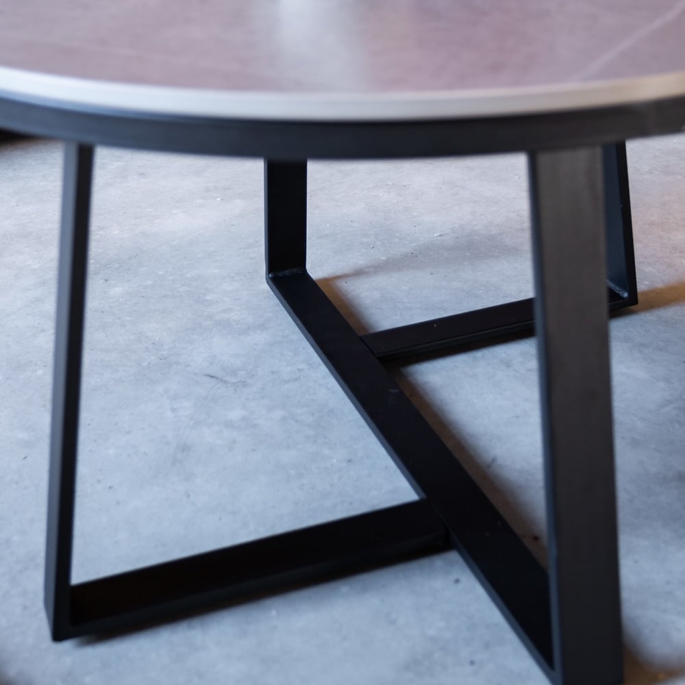 Tavolino Tanner Grigio Dimehouse Grigio LxPxH 80x80x18 Pietra sinterizzata Foto atmosfera diversa