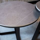 Tavolino Tanner Grigio Dimehouse Grigio LxPxH 80x80x18 Pietra sinterizzata Dettaglio fotografico atmosferico