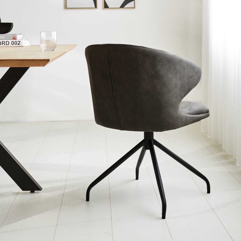 Sedia per sala da pranzo Eloi Dimehouse Antracite LxPxH 58x58x54 Tessuto Foto atmosferica diagonale vista posteriore