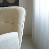 Sedia per sala da pranzo Nela Dimehouse Tessuto bianco LxPxH 64x64x52 Dettaglio fotografico atmosferico