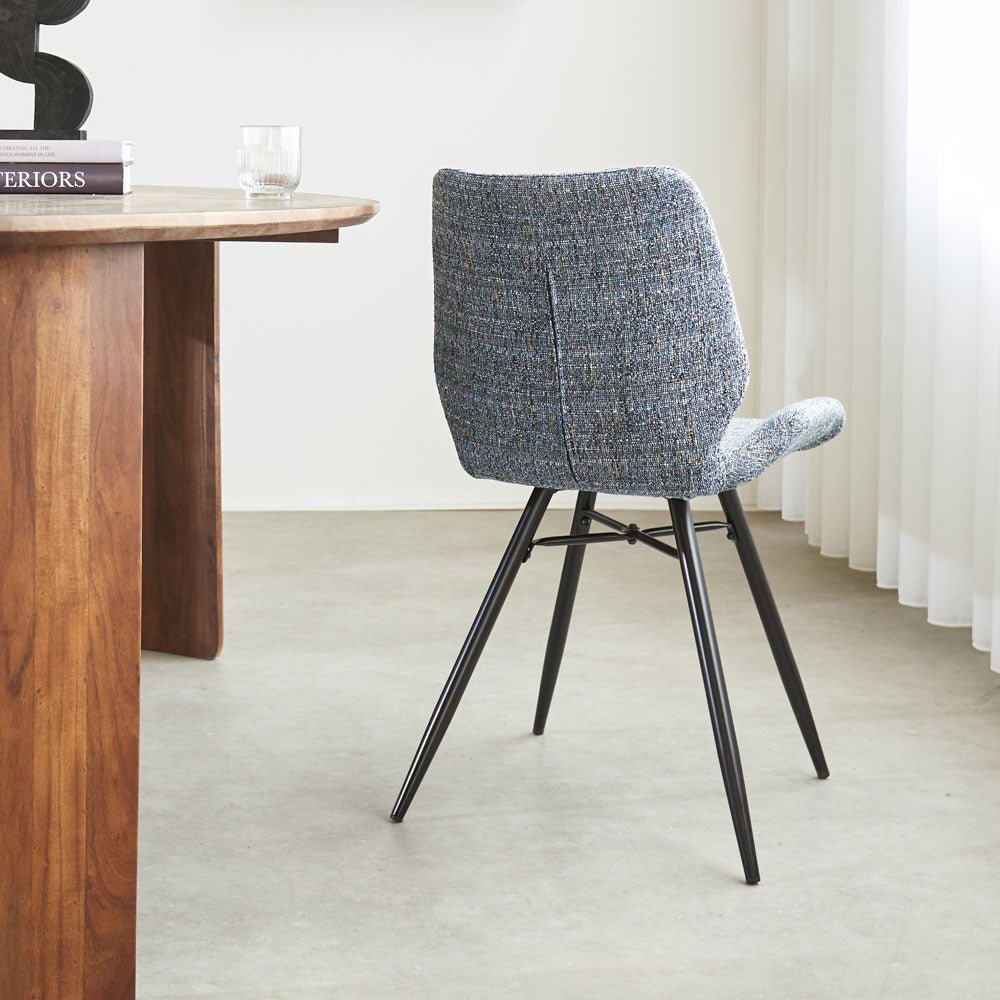 Sedia per sala da pranzo Beau ciniglia Dimehouse Blu LxPxA 72x68x50 Tessuto Foto atmosferica diagonale vista posteriore