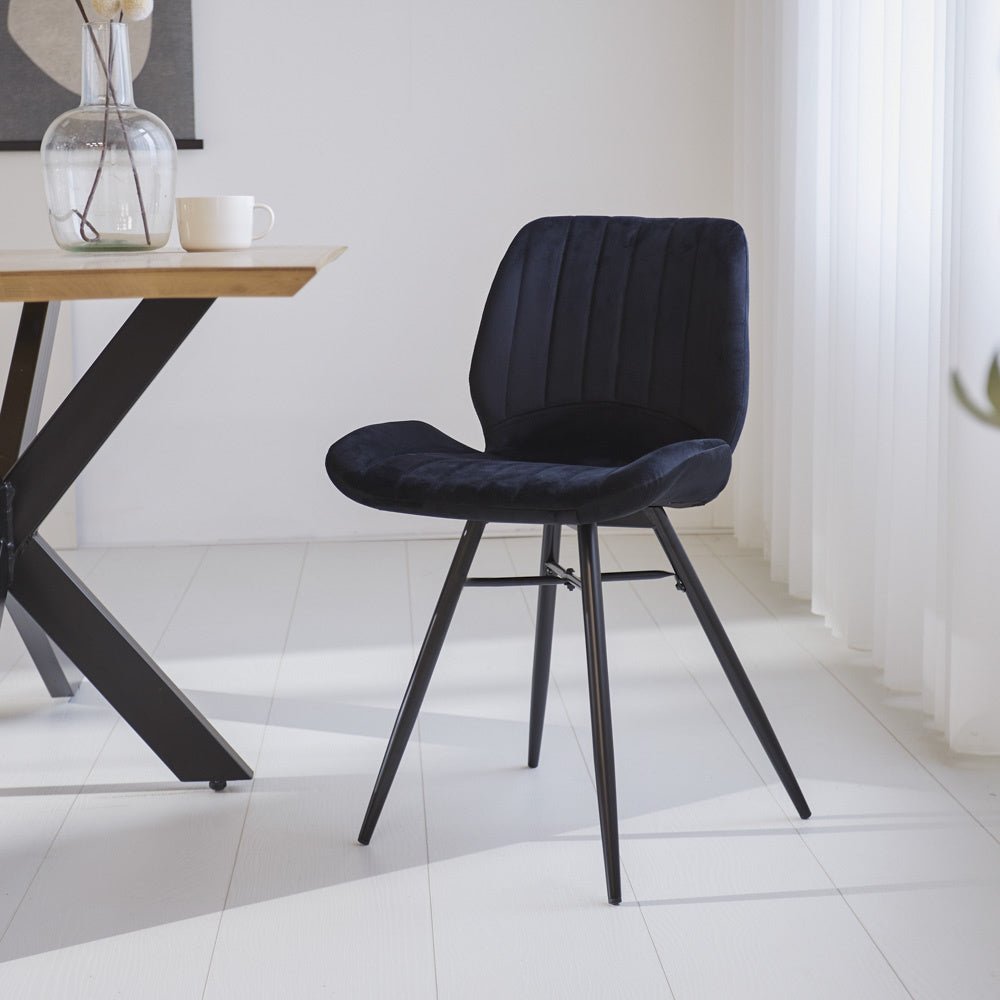 Sedia per sala da pranzo Beau velluto Dimehouse Nero LxPxH 71x67x49 Tessuto Foto suggestiva vista diagonale frontale