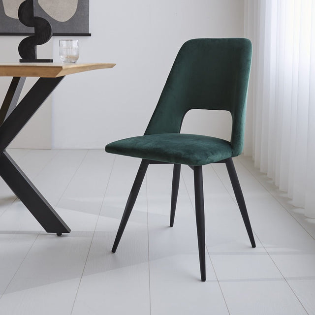 Sedia per sala da pranzo Mila Dimehouse Verde LxPxH 66x57x49 Tessuto Foto atmosferica vista diagonale frontale