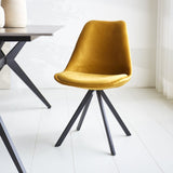 Sedia per sala da pranzo Jace Dimehouse Giallo LxPxH 70x58x53 Tessuto Foto atmosferica vista frontale diagonale