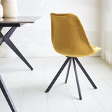 Sedia per sala da pranzo Jace Dimehouse Giallo LxPxH 70x58x53 Tessuto Foto atmosferica diagonale vista posteriore