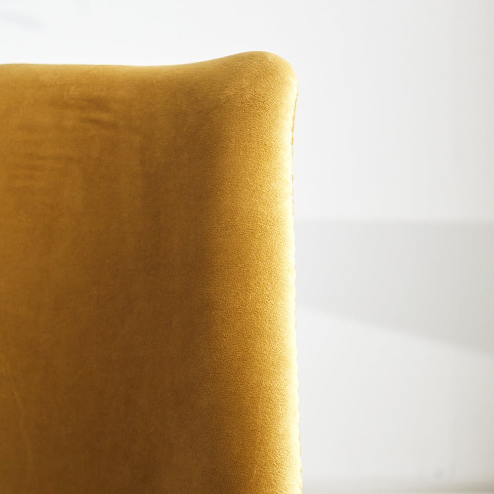 Sedia per sala da pranzo Jace Dimehouse Tessuto Giallo LxPxH 70x58x53 Dettaglio fotografico atmosferico