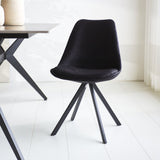 Sedia per sala da pranzo Jace Dimehouse Nero LxPxH 70x58x53 Tessuto Foto atmosferica vista frontale diagonale