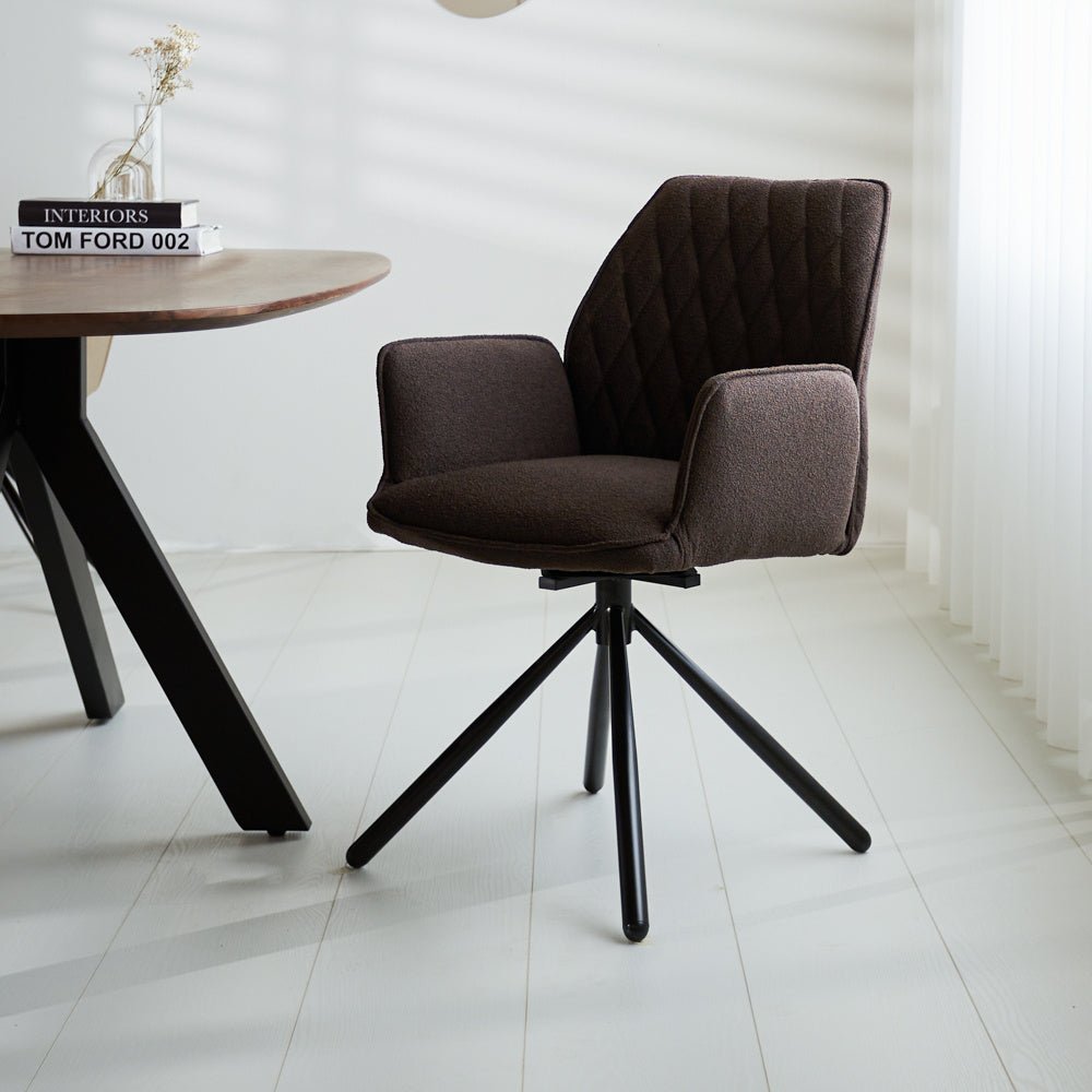 Sedia per sala da pranzo Novan bouclé Dimehouse Marrone LxPxH 67x59x57 Tessuto Foto atmosferica vista diagonale frontale