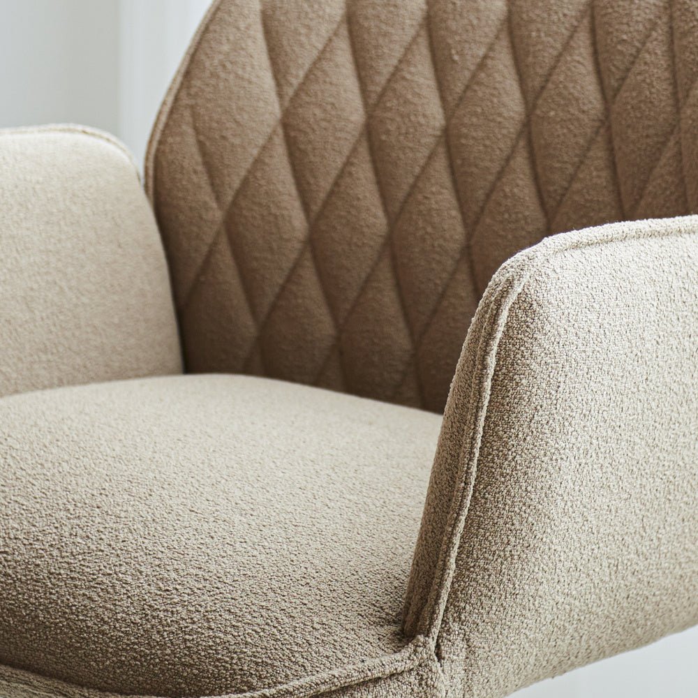 Sedia per sala da pranzo Novan bouclé Dimehouse Tortora LxPxH 67x59x57 Tessuto Foto di dettaglio atmosferico