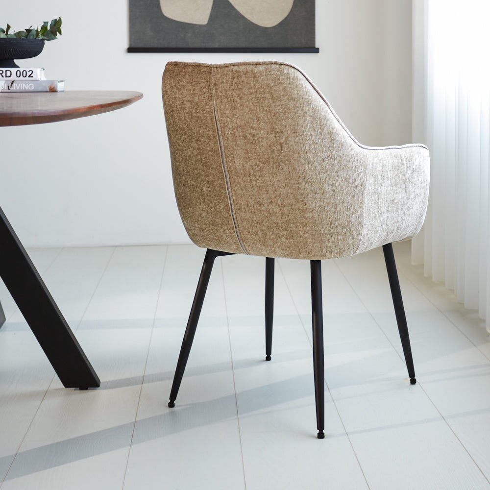 Sedia per sala da pranzo Sev Dimehouse Beige LxPxA 68x62x61 Tessuto Foto suggestiva vista diagonale dal retro