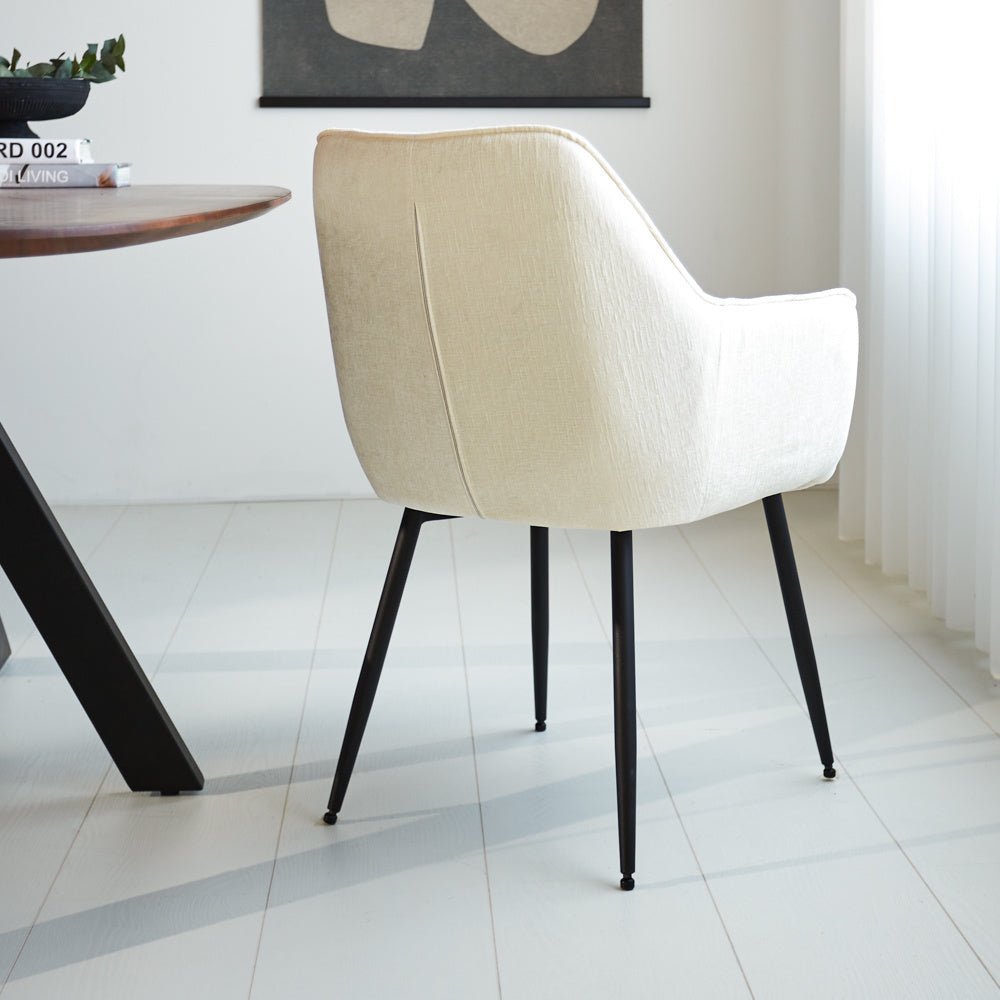 Sedia per sala da pranzo Sev Dimehouse Bianco LxPxH 68x62x61 Tessuto Foto atmosferica diagonale vista posteriore