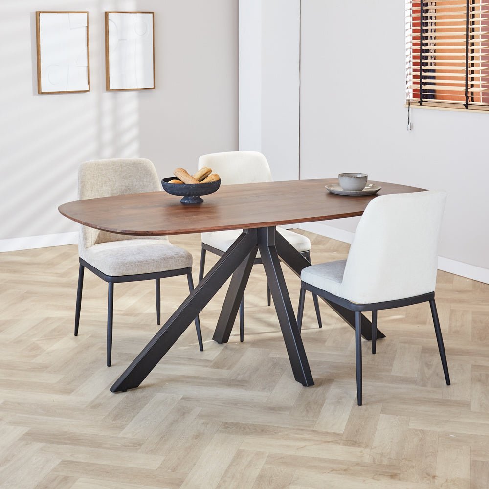Tavolo da pranzo Parigi Dimehouse Marrone LxPxH 165x105x8 Legno di acacia Foto suggestiva vista diagonale frontale