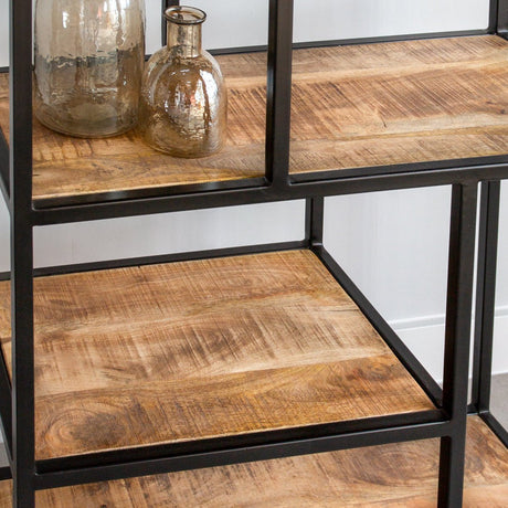 Libreria Passero Dimehouse Marrone LxPxA 189x83x38 Legno di mango Dettaglio fotografico atmosferico