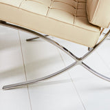 Esposizione di poltrone Dimehouse Crema LxWxH 80x78x78 Pelle di vacchetta Dettaglio fotografico atmosferico