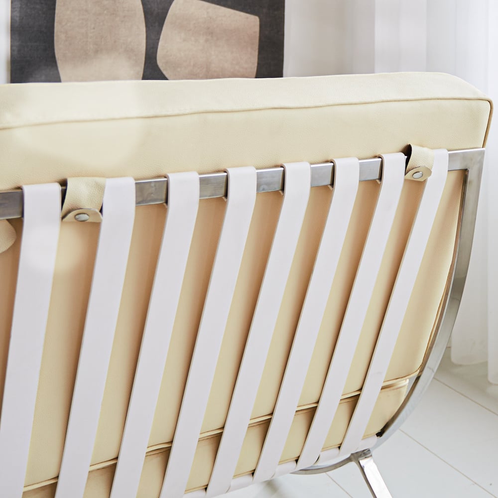 Esposizione di poltrone Dimehouse Crema LxWxH 80x78x78 Pelle di vacchetta Dettaglio fotografico atmosferico