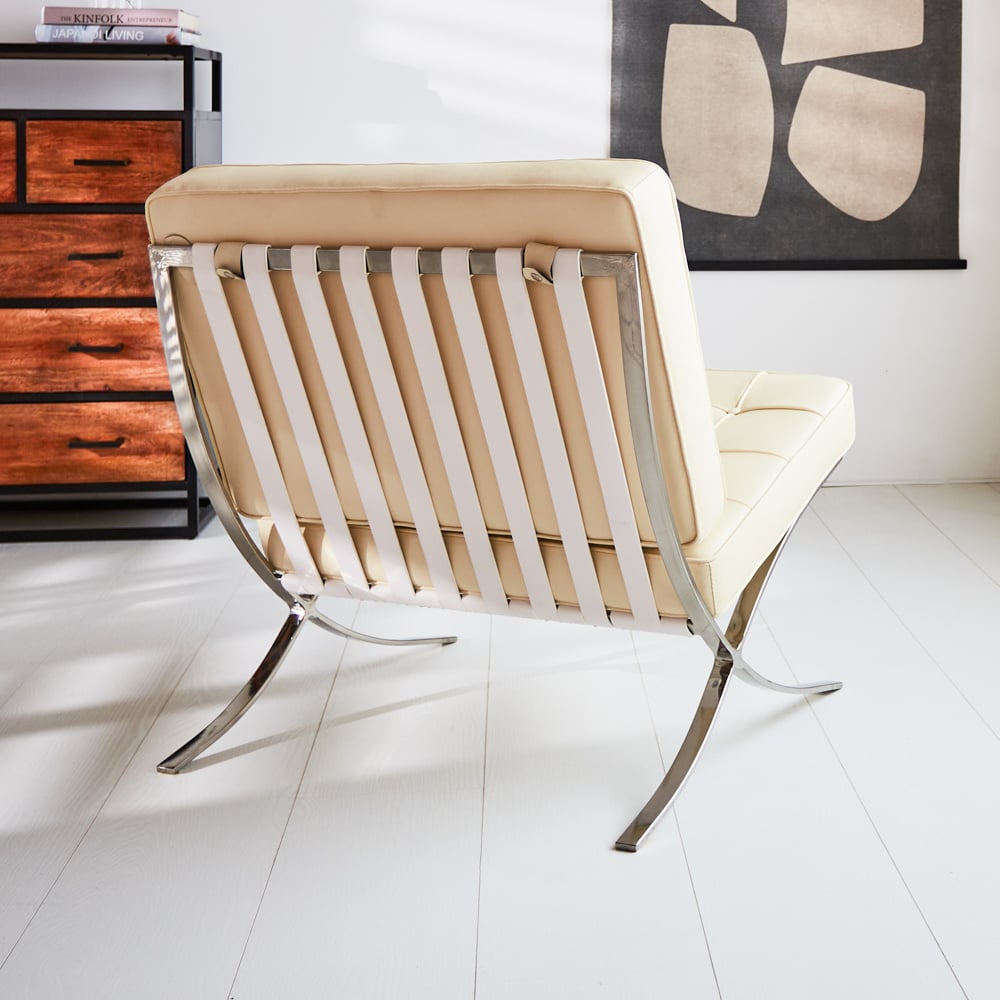 Esposizione di poltrone Dimehouse Crema LxPxH 80x78x78 Pelle di vacchetta Foto suggestiva vista diagonale dal retro