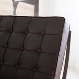 Esposizione di poltrone Dimehouse Marrone LxWxH 80x78x78 Pelle di vacchetta Dettaglio fotografico atmosferico