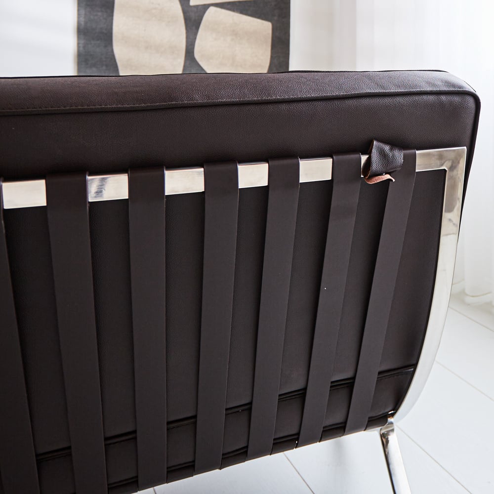 Esposizione di poltrone Dimehouse Marrone LxWxH 80x78x78 Pelle di vacchetta Dettaglio fotografico atmosferico