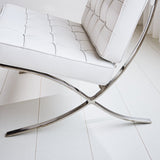 Esposizione di poltrone Dimehouse Bianco LxWxH 80x78x78 Pelle di vacchetta Dettaglio fotografico atmosferico