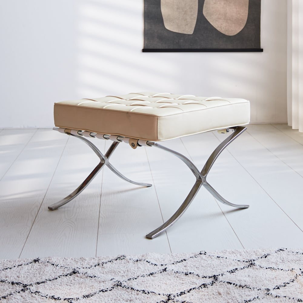 Poggiapiedi Expo Premium Dimehouse Crema LxPxA 63x62x36 Pelle Foto suggestiva vista diagonale frontale
