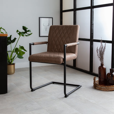 Sedia per sala da pranzo Dean Dimehouse Taupe LxWxH 70x58x57 Tessuto Atmosferica foto diagonale vista frontale