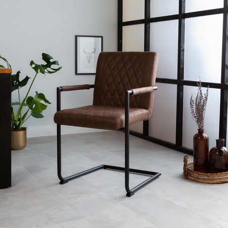 Sedia per sala da pranzo Dean Dimehouse Marrone LxPxH 70x58x57 Tessuto Foto atmosferica vista diagonale frontale