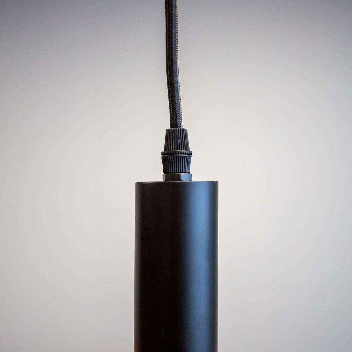 Lampada a sospensione Katie Smokey Dimehouse Antracite LxPxH 29x22x21 Vetro Dettaglio fotografico atmosferico