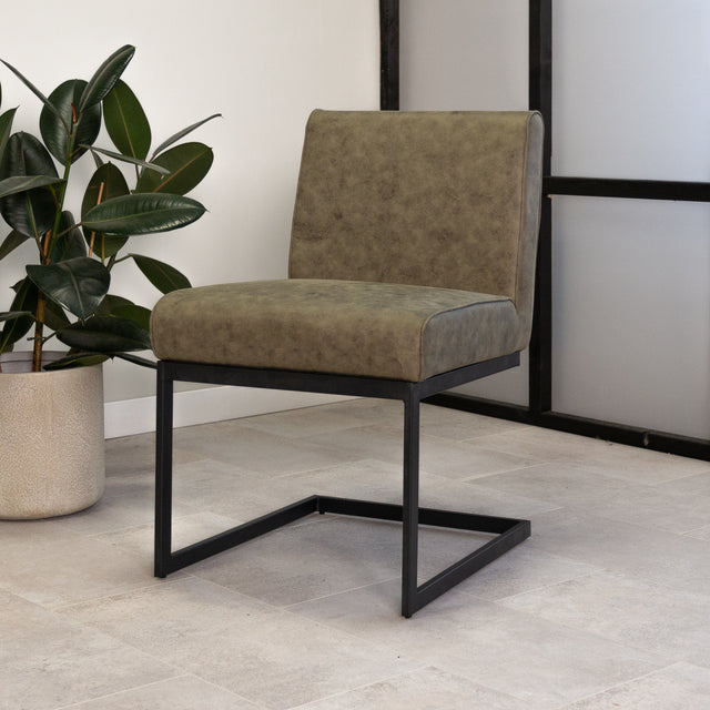 Sedia per sala da pranzo Nathan Dimehouse Verde LxPxH 75x62x56 Tessuto Foto atmosferica vista diagonale frontale