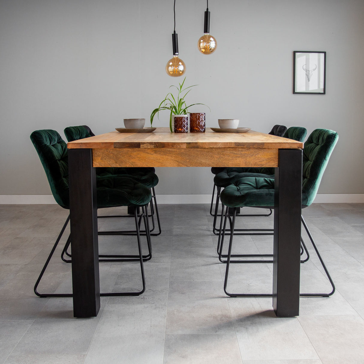 Tavolo da pranzo Kansas Dimehouse Marrone LxPxH 248x108x25 Legno di mango Vista frontale della foto suggestiva