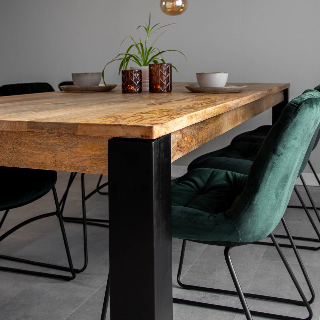 Tavolo da pranzo Kansas Dimehouse Marrone LxPxH 206x109x21 Legno di mango Dettaglio fotografico atmosferico