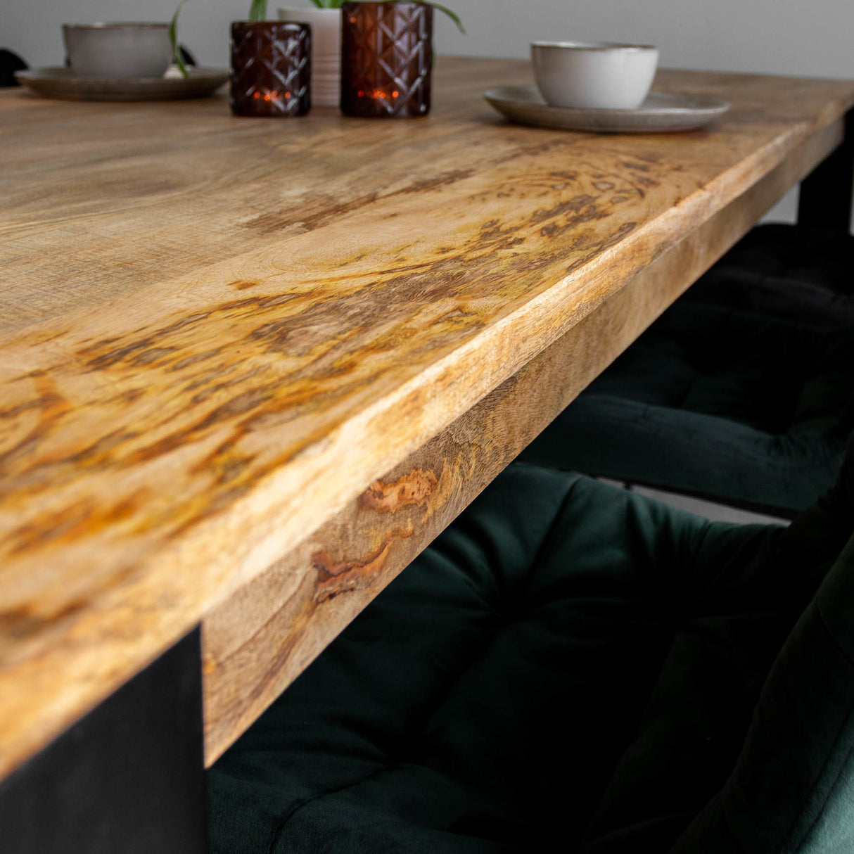 Tavolo da pranzo Kansas Dimehouse Marrone LxPxH 248x108x25 Legno di mango Dettaglio fotografico atmosferico