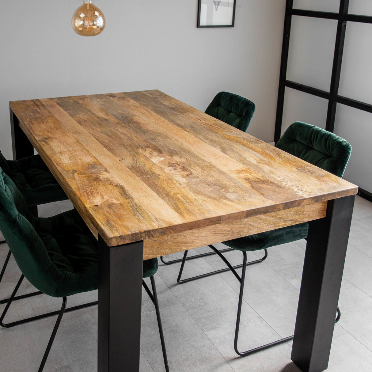 Tavolo da pranzo Kansas Dimehouse Marrone LxPxH 187x98x20 Legno di mango Dettaglio fotografico atmosferico