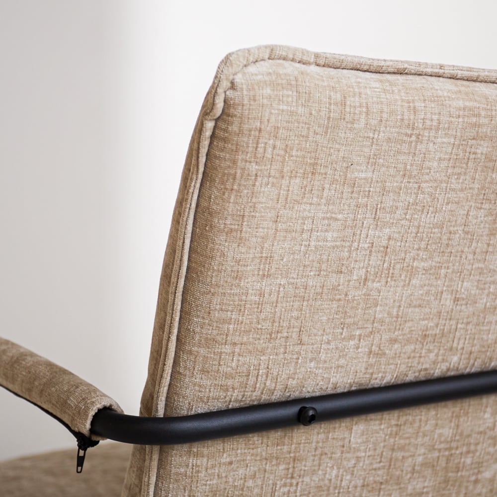 Poltroncina Hailey in ciniglia Dimehouse Beige LxWxH 66x64x37 Tessuto Dettaglio fotografico atmosferico