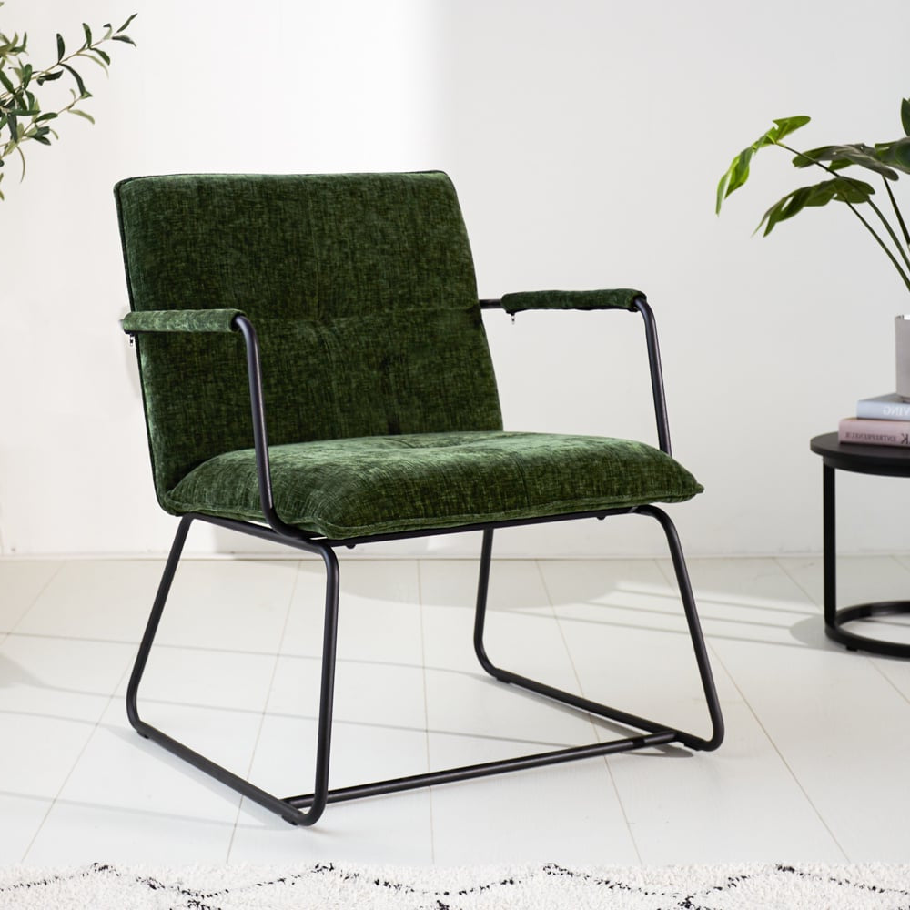 Poltroncina Hailey in ciniglia Dimehouse Verde scuro LxLxH 66x64x37 Tessuto Foto atmosferica vista frontale diagonale