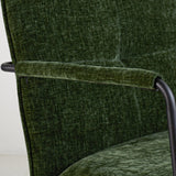 Poltroncina Hailey in ciniglia Dimehouse Tessuto verde scuro LxLxH 66x64x37 Dettaglio fotografico atmosferico