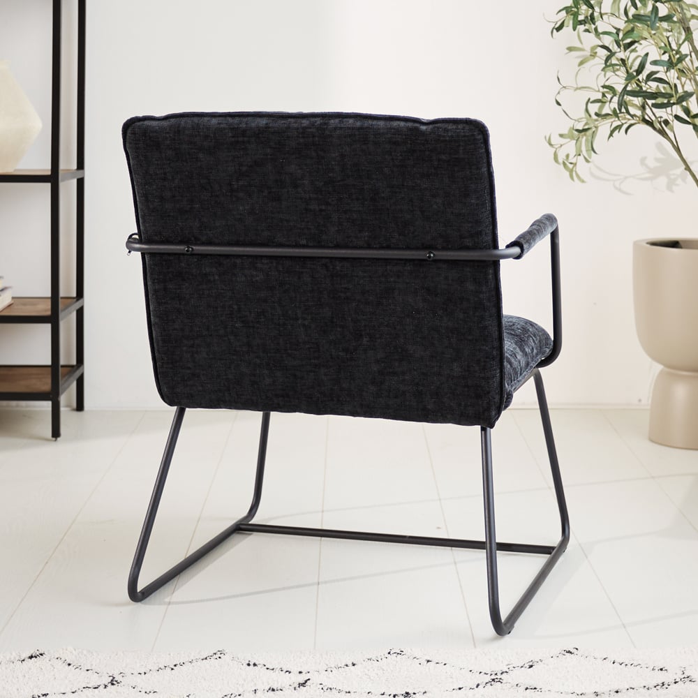 Poltroncina Hailey in ciniglia Dimehouse Nero LxPxA 66x64x37 Tessuto Foto suggestiva vista diagonale dal retro